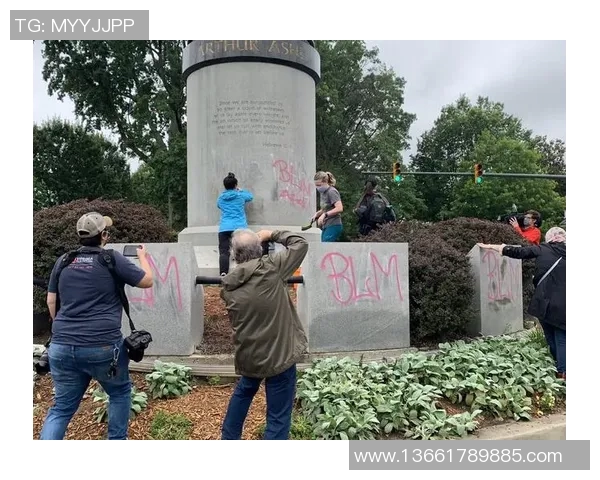美国白人足球球星的成长历程与辉煌成就全景解析